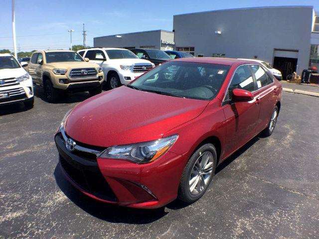 2017 Toyota Camry SE 4dr Sedan